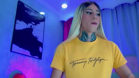 oliviahot01 online show from May 17, 2026, 1:03 am