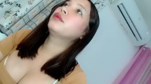 oliviahutton online show from June 12, 2026, 6:45 am