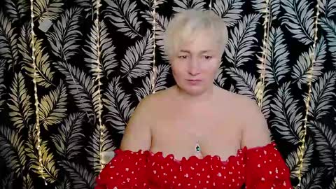 Snapshot of oliviaoskar_ chatting on February 15, 2025, 12:33 pm Kelly online show from February 15, 2025, 12:33 pm