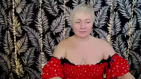 Snapshot of oliviaoskar_ chatting on February 20, 2025, 12:15 pm Kelly online show from February 20, 2025, 12:15 pm