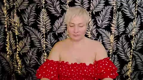 Snapshot of oliviaoskar_ chatting on March 6, 2025, 12:09 pm Kelly online show from March 6, 2025, 12:09 pm