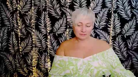 Snapshot of oliviaoskar_ chatting on October 19, 2025, 11:22 am Kelly online show from October 19, 2025, 11:22 am