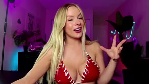 Snapshot of oliviaowens chatting on May 27, 2026, 2:08 am Olivia Owens online show from May 27, 2026, 2:08 am