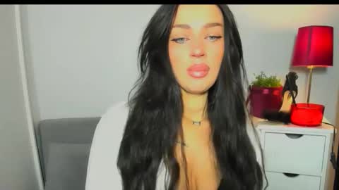 OliviaWomen online show from February 9, 2026, 7:23 am