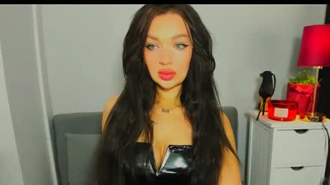 OliviaWomen online show from March 3, 2026, 7:14 am