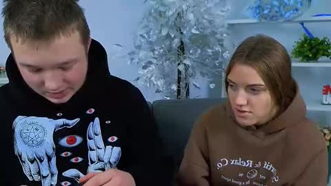 Snapshot of ollistiw chatting on November 11, 2025, 8:47 am Olli and Stiw online show from November 11, 2025, 8:47 am