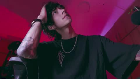     online show from October 29, 2025, 11:50 pm