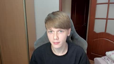 Oliver and Mira online show from January 17, 2026, 7:39 pm