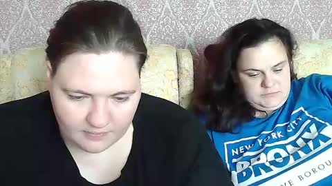 OlyaAndNetty online show from June 18, 2026, 9:14 am