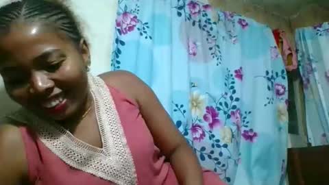 olyvienne90 online show from December 15, 2025, 5:39 pm