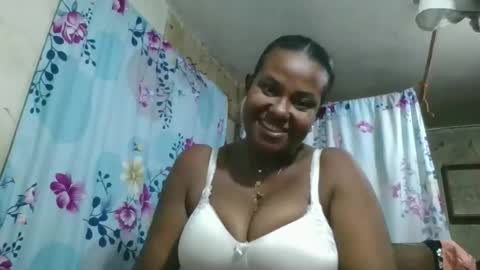 olyvienne90 online show from December 22, 2025, 8:11 am