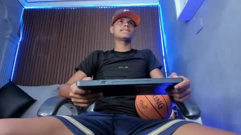 Snapshot of omen20_ chatting on April 13, 2026, 11:37 am Omen online show from April 13, 2026, 11:37 am