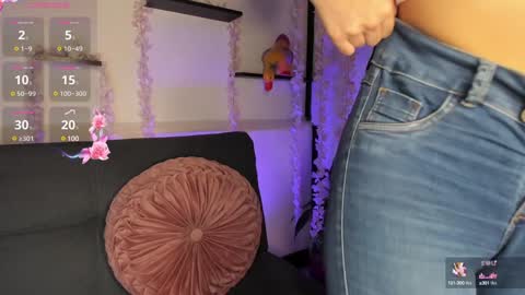 Snapshot of on_tefa chatting on February 4, 2025, 11:49 pm Violette online show from February 4, 2025, 11:49 pm