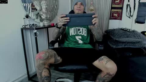     ... online show from October 2, 2025, 7:54 pm