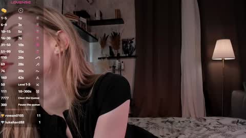 Snapshot of one_1ove chatting on October 15, 2025, 7:08 am Ana online show from October 15, 2025, 7:08 am