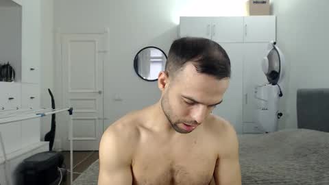 onebestlover online show from March 4, 2026, 9:37 am