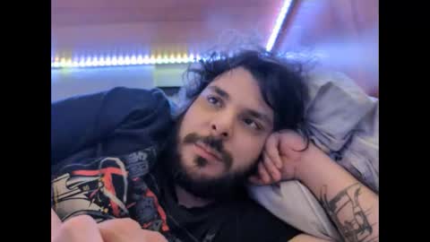 onecrew1 online show from September 19, 2025, 12:17 pm