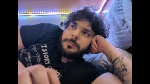 onecrew1 online show from September 20, 2025, 1:01 pm