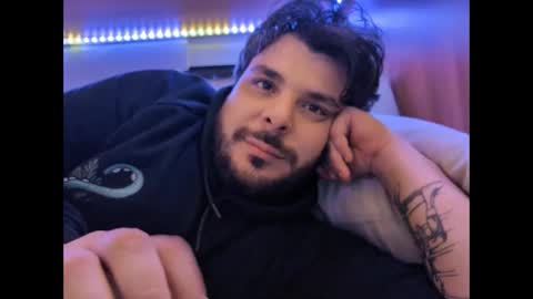 onecrew1 online show from October 3, 2025, 1:52 pm