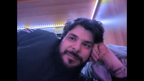 onecrew1 online show from November 14, 2025, 7:01 pm