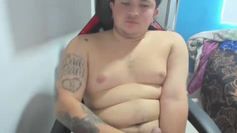 Snapshot of onewhiteboichub chatting on March 6, 2025, 5:43 pm Andres INDEPENDENT MODEL online show from March 6, 2025, 5:43 pm