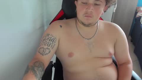 Snapshot of onewhiteboichub chatting on October 26, 2025, 9:31 pm Andres INDEPENDENT MODEL online show from October 26, 2025, 9:31 pm