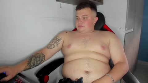 Snapshot of onewhiteboichub chatting on May 1, 2026, 10:36 pm Andres INDEPENDENT MODEL online show from May 1, 2026, 10:36 pm
