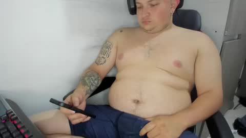 Snapshot of onewhiteboichub chatting on May 7, 2026, 8:09 am Andres INDEPENDENT MODEL online show from May 7, 2026, 8:09 am
