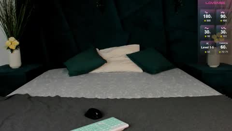 Erick  online show from November 18, 2025, 7:35 am