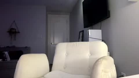 onlyjess23 online show from July 28, 2026, 3:35 am