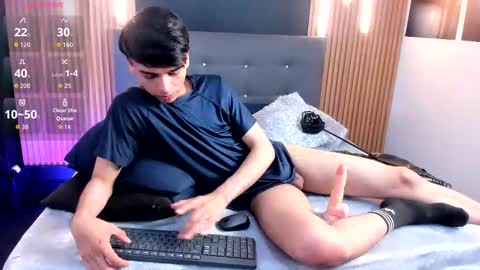 Snapshot of onlyjos_ chatting on October 29, 2025, 9:05 pm Josh - Schedule 1400 - 2200 online show from October 29, 2025, 9:05 pm