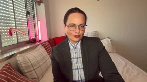 The cutest model on this site online show from June 19, 2026, 3:05 pm