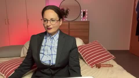 The cutest model on this site online show from July 24, 2026, 5:00 pm