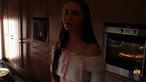 Snapshot of oooops__ chatting on January 11, 2025, 7:16 pm Eva online show from January 11, 2025, 7:16 pm