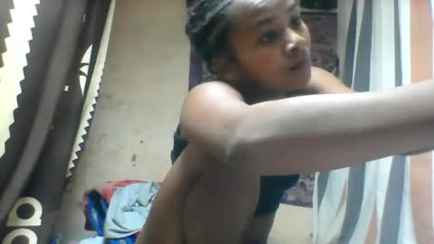 oooozafiette online show from July 9, 2026, 9:35 am