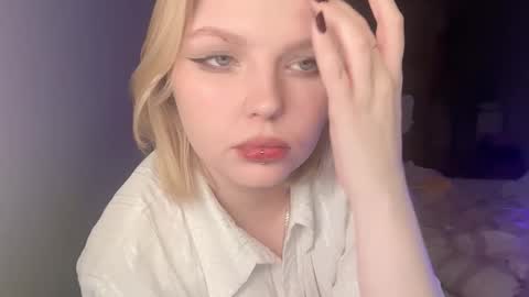 Ophelia online show from December 22, 2025, 4:04 pm