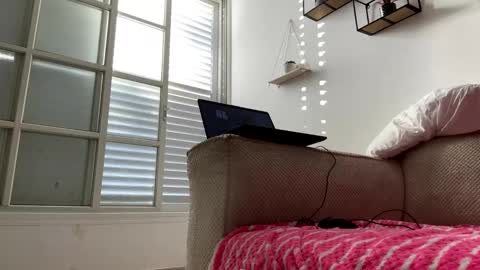 or online show from December 8, 2024, 12:52 pm