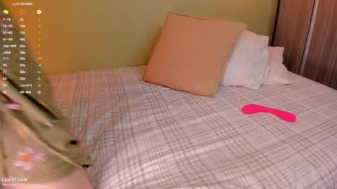 Snapshot of orchide_ chatting on September 21, 2025, 12:56 am Claire online show from September 21, 2025, 12:56 am