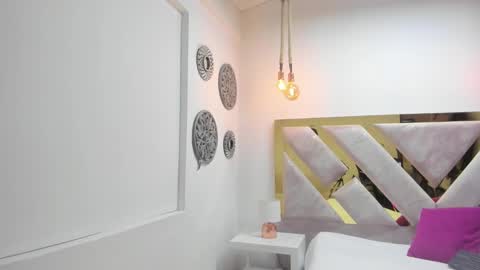 Snapshot of oriana_guzman chatting on February 19, 2025, 8:41 pm Miss Guzman online show from February 19, 2025, 8:41 pm