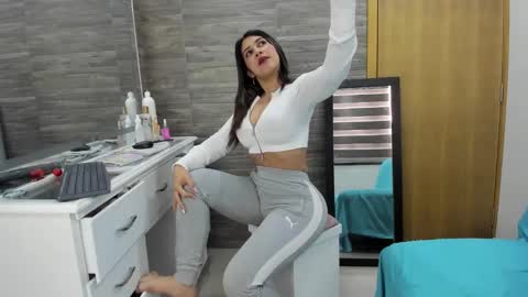 Snapshot of oriana_olsen chatting on October 5, 2025, 5:55 pm Oriana online show from October 5, 2025, 5:55 pm