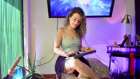 Snapshot of oriana_thomson2 chatting on January 15, 2025, 2:02 pm Oriana online show from January 15, 2025, 2:02 pm