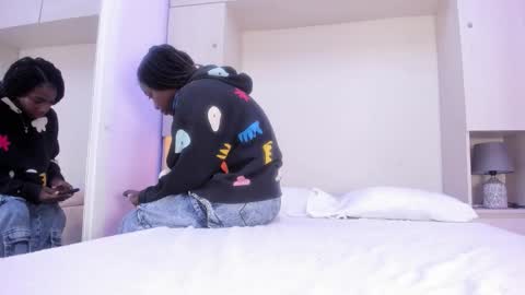 Snapshot of oshun_444 chatting on March 12, 2026, 12:11 pm oshun_444 online show from March 12, 2026, 12:11 pm