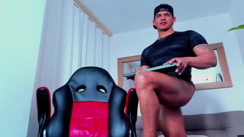 Snapshot of oskar_ford21 chatting on March 4, 2025, 4:20 pm Oskar Ford NEW ACCOUNT online show from March 4, 2025, 4:20 pm