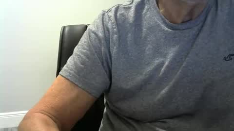 Snapshot of ossibottom chatting on November 13, 2025, 2:43 am Ossi online show from November 13, 2025, 2:43 am