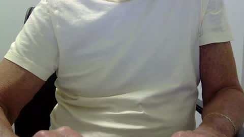 Snapshot of ossibottom chatting on July 2, 2026, 2:33 am Ossi online show from July 2, 2026, 2:33 am