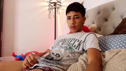 ostin 18hot online show from November 13, 2025, 4:33 am