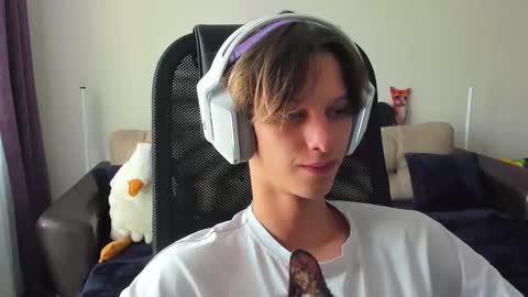 Snapshot of ostin_meoww chatting on September 18, 2025, 9:44 am Ostin online show from September 18, 2025, 9:44 am