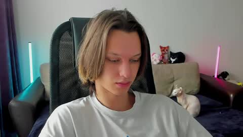 Ostin online show from April 10, 2026, 9:47 am