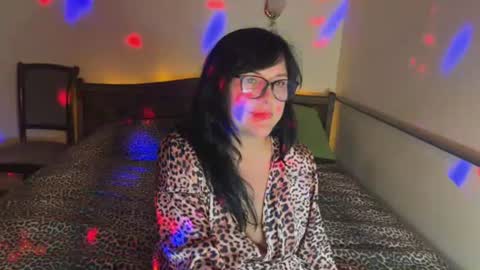 OxiXLove online show from July 14, 2026, 9:09 pm