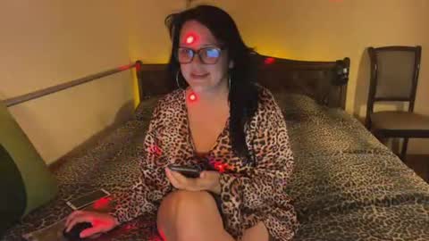 OxiXLove online show from August 4, 2026, 9:50 pm